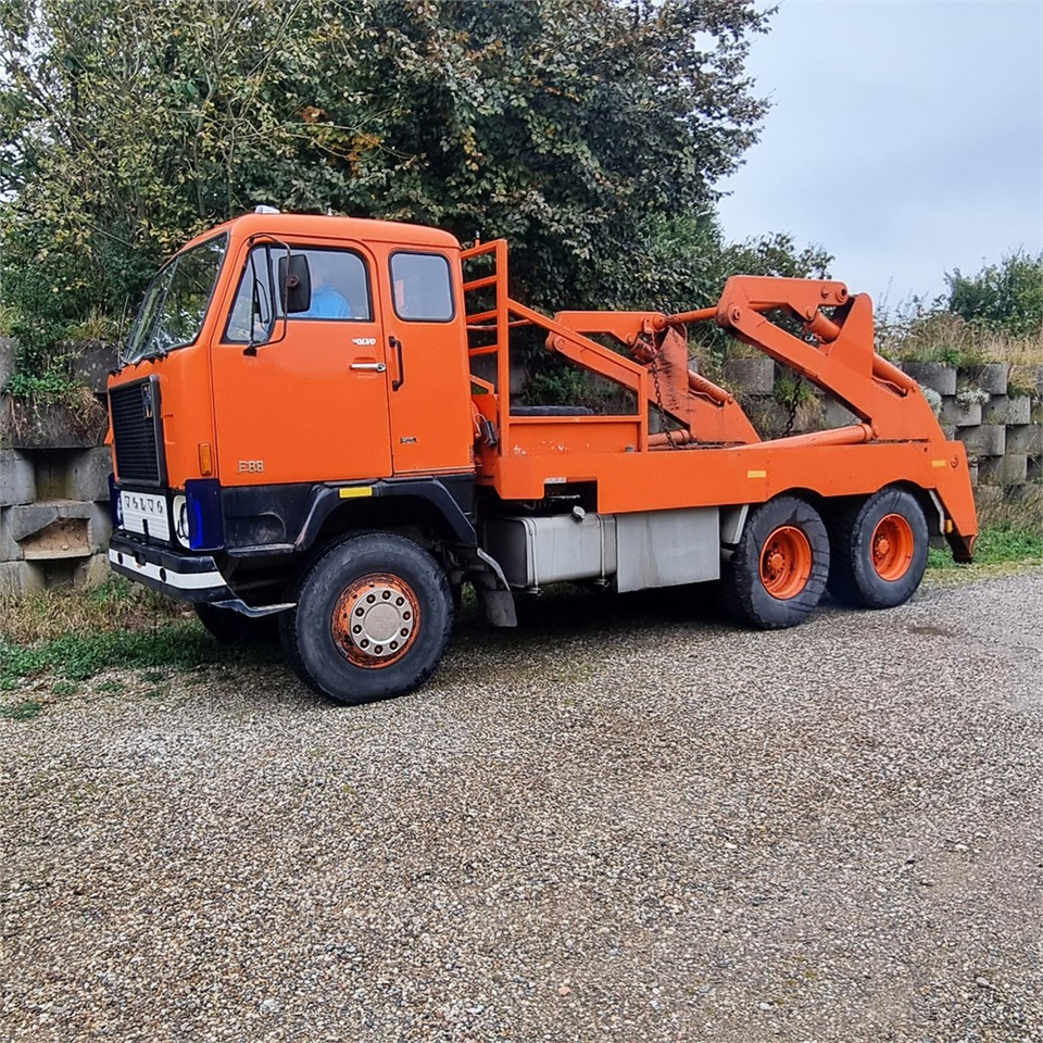 Volvo F 88 - Skip loader truck: picture 1 Volvo F 88 - Skip loader truck: picture 1