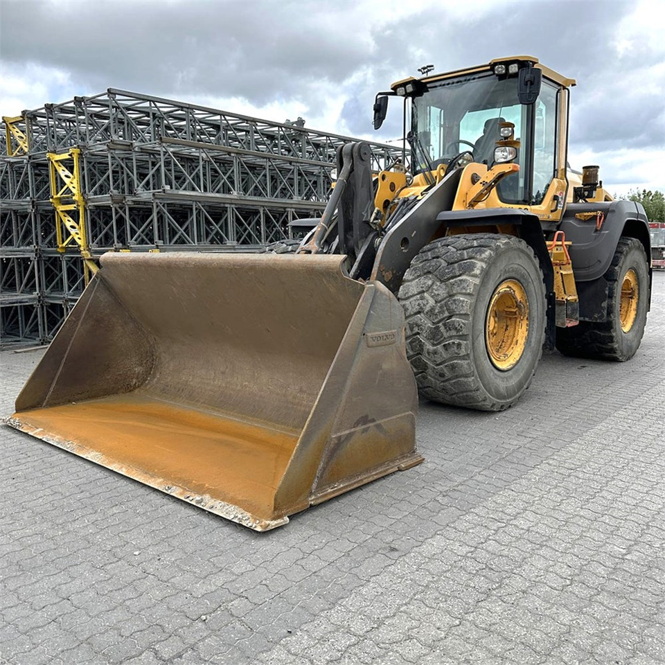 Volvo L120 H - Wheel loader: picture 2 Volvo L120 H - Wheel loader: picture 2