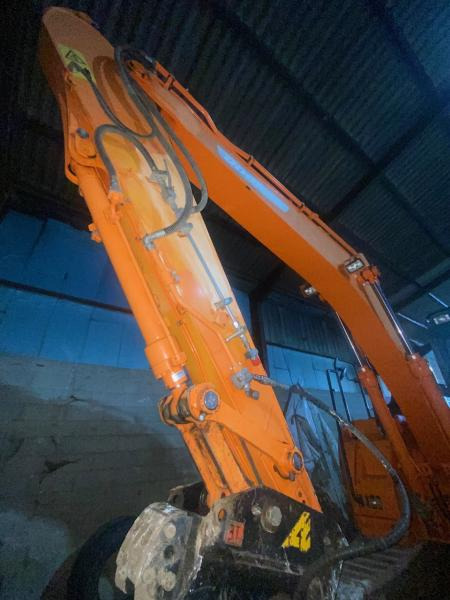 Crawler excavator Doosan DX 140LCR: picture 11