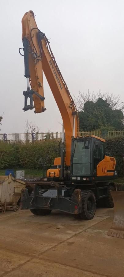 Hyundai HW 210 - Wheel excavator: picture 1 Hyundai HW 210 - Wheel excavator: picture 1