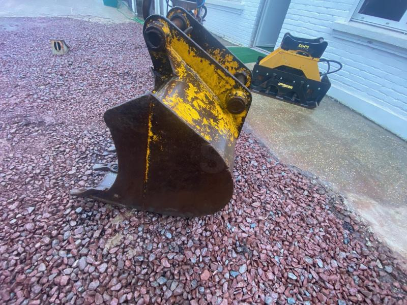 JCB LOT 3 GODETS CURAGE ET TERRASSEMENT 1M50/80CM/60CM - Excavator bucket: picture 5 JCB LOT 3 GODETS CURAGE ET TERRASSEMENT 1M50/80CM/60CM - Excavator bucket: picture 5