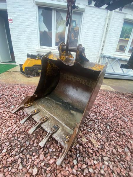 JCB LOT 3 GODETS CURAGE ET TERRASSEMENT 1M50/80CM/60CM - Excavator bucket: picture 4 JCB LOT 3 GODETS CURAGE ET TERRASSEMENT 1M50/80CM/60CM - Excavator bucket: picture 4
