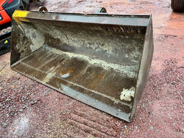 JCB TELESCOPIQUE 2M20 - Loader bucket: picture 1 JCB TELESCOPIQUE 2M20 - Loader bucket: picture 1