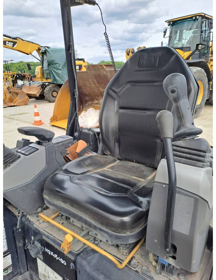 Crawler excavator CAT 301.8: picture 12