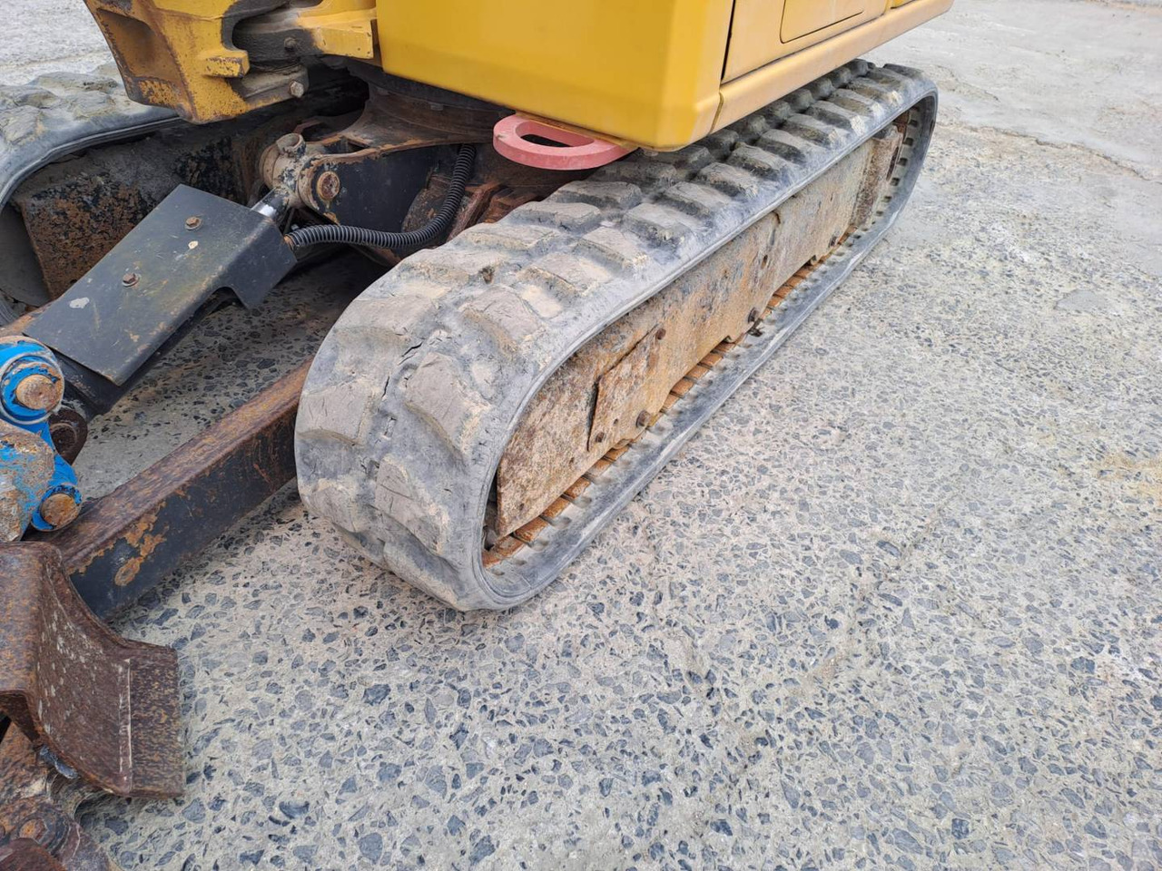 Crawler excavator CAT 301.8: picture 10