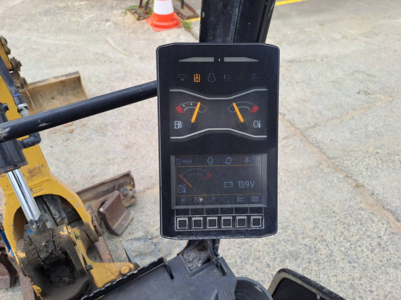 Crawler excavator CAT 301.8: picture 13