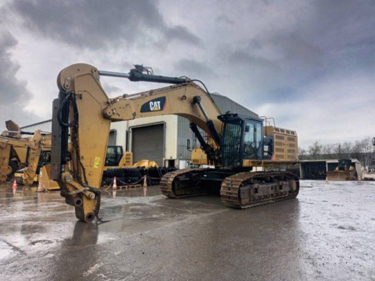 CAT 374F - Crawler excavator: picture 1 CAT 374F - Crawler excavator: picture 1