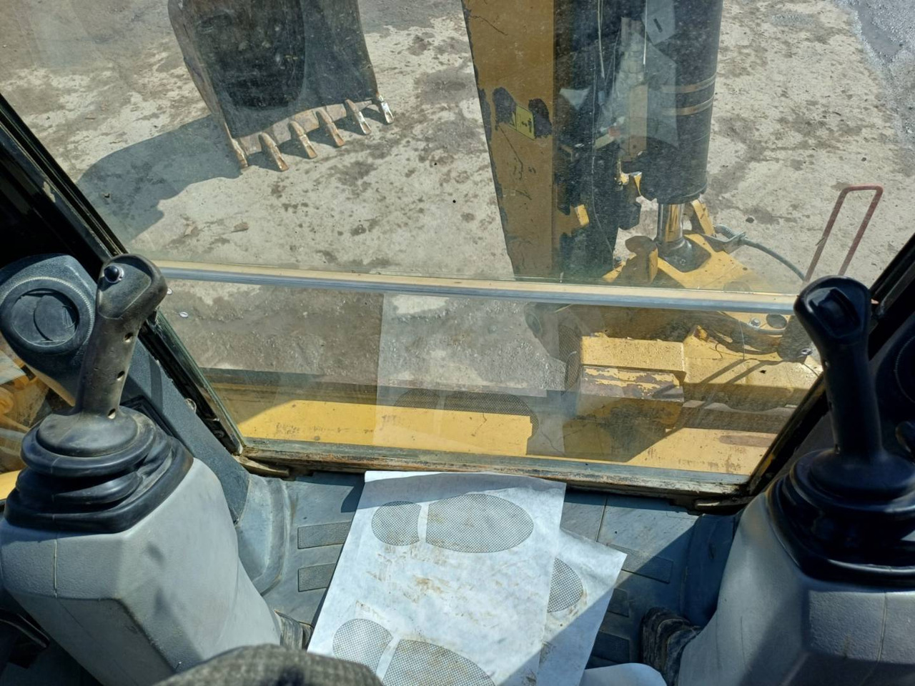 Backhoe loader CAT 434E: picture 27