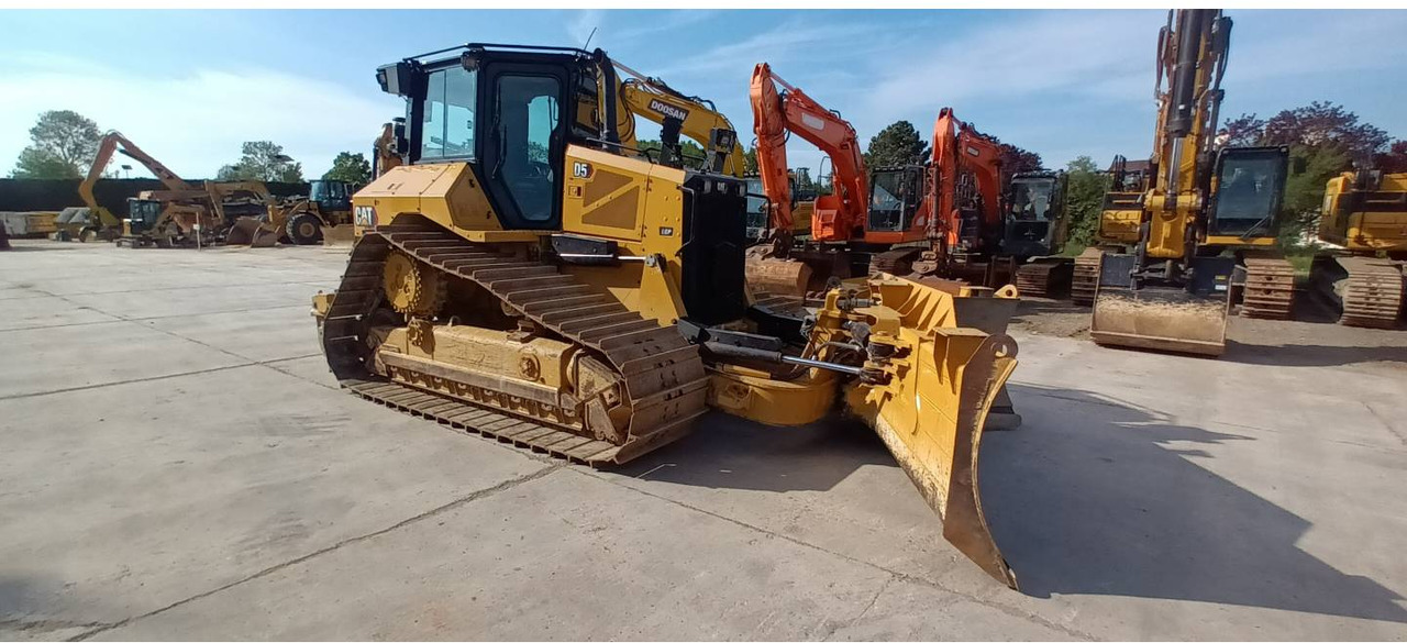CAT D5 - Bulldozer: picture 2 CAT D5 - Bulldozer: picture 2