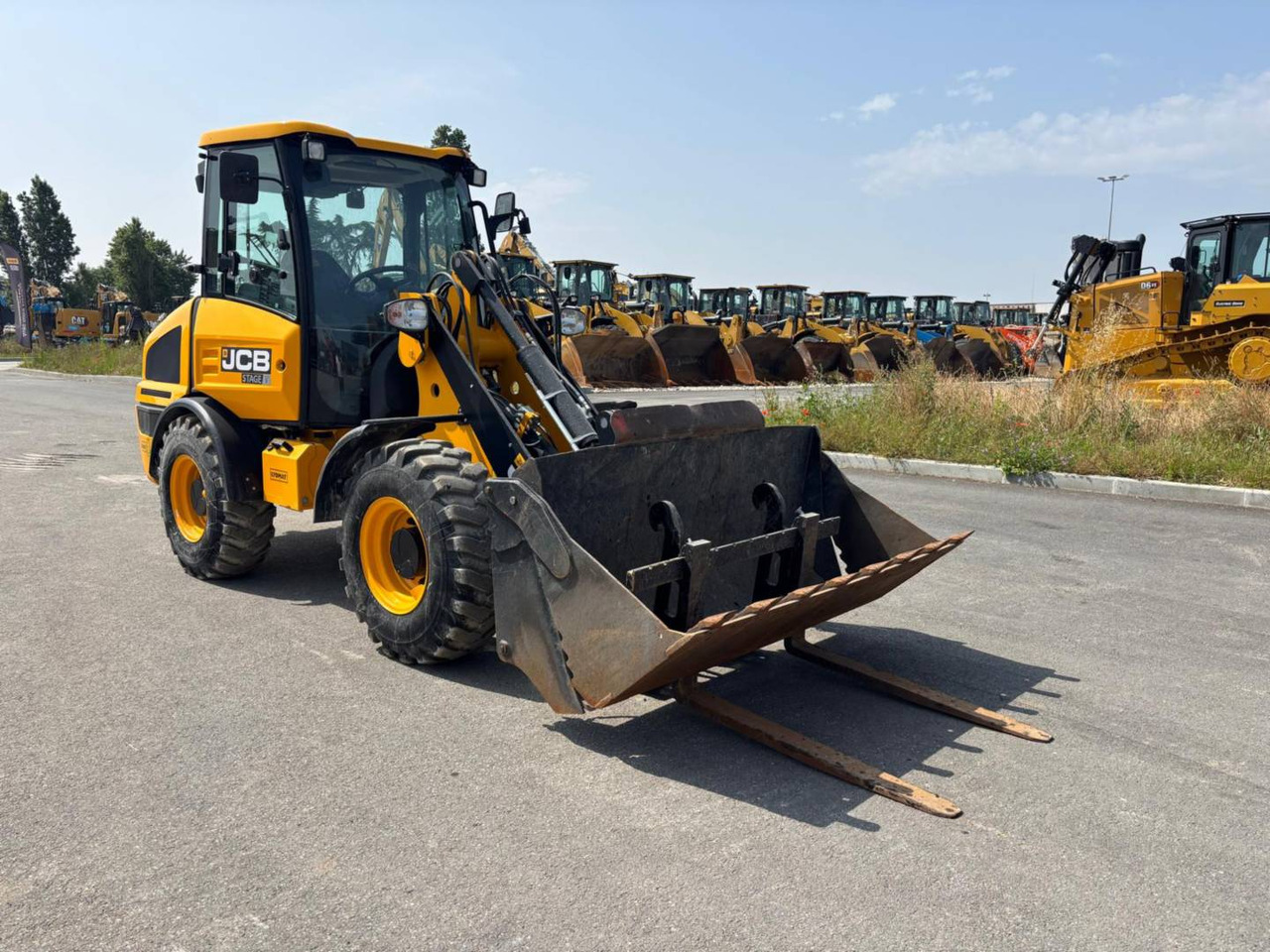 Wheel loader JCB 407: picture 10