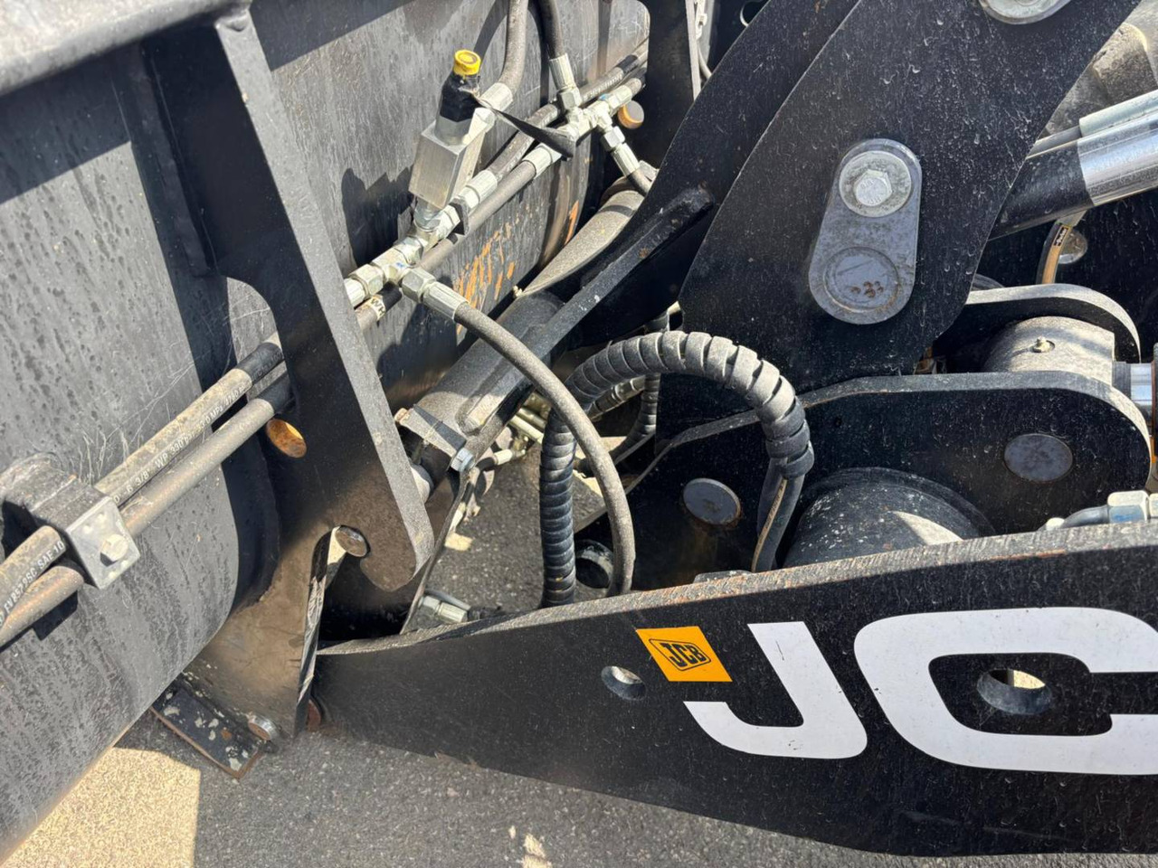 Wheel loader JCB 407: picture 15