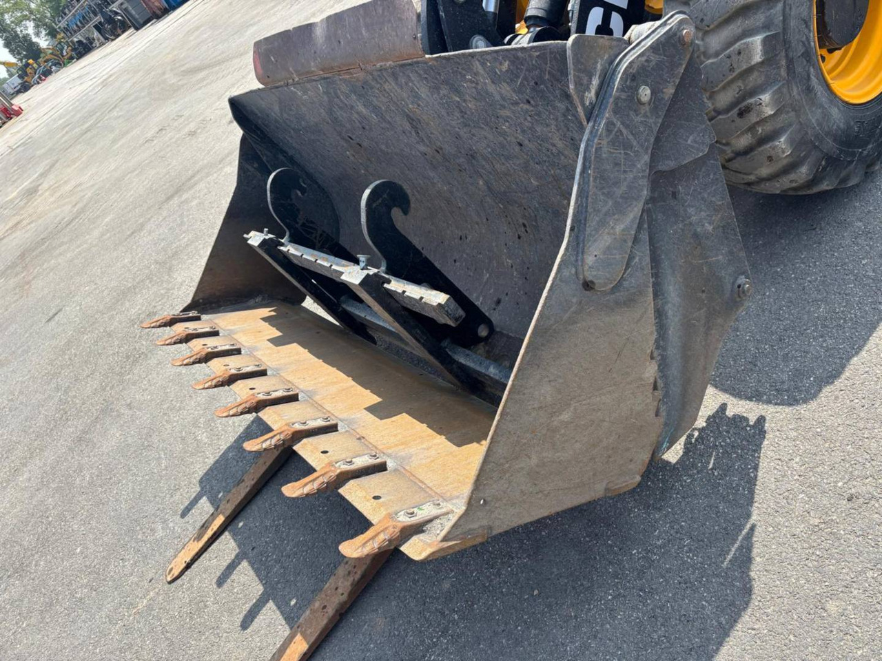 Wheel loader JCB 407: picture 16