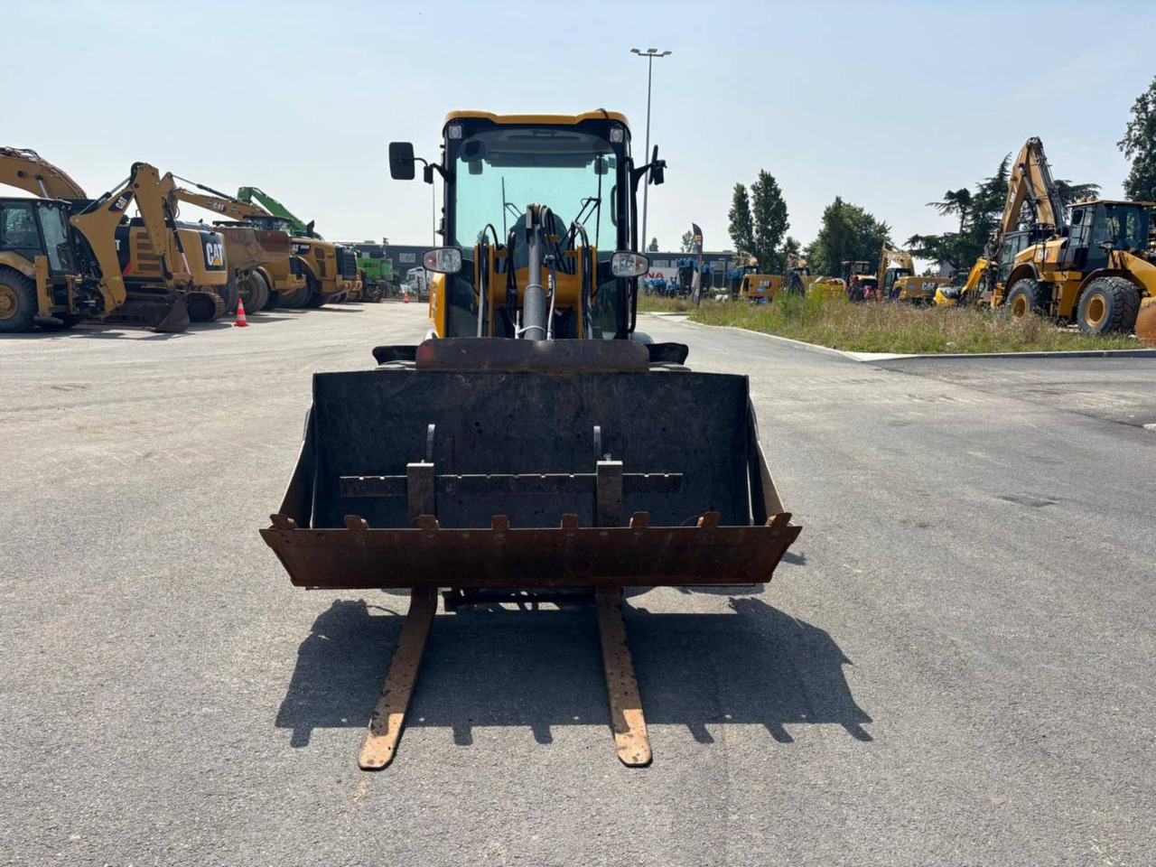 Wheel loader JCB 407: picture 8