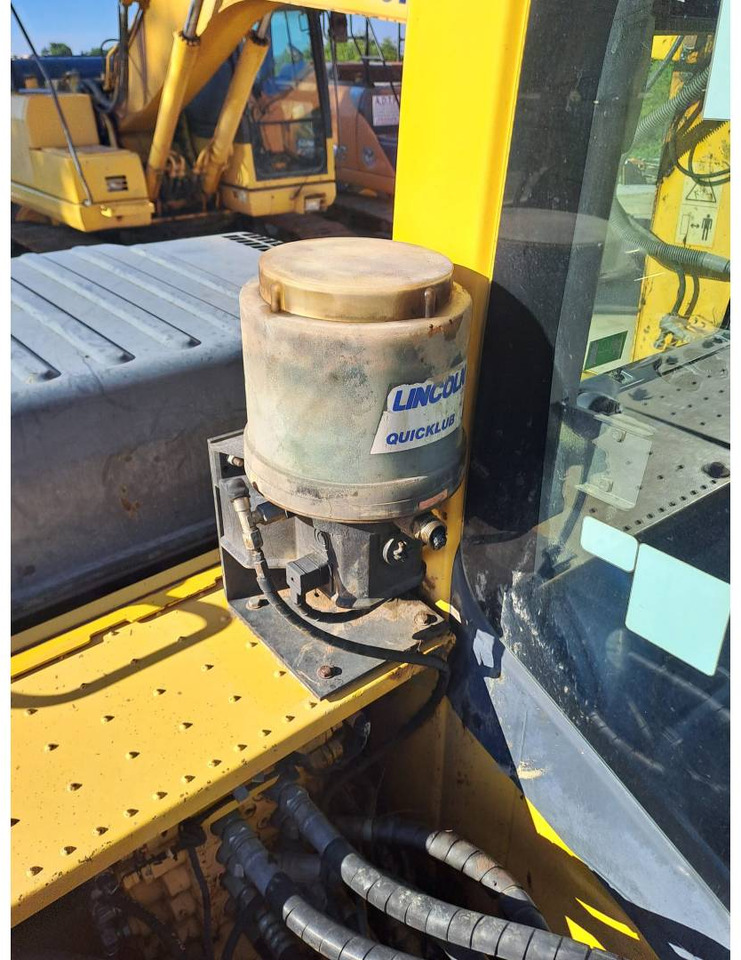 Crawler excavator KOMATSU PC130: picture 12