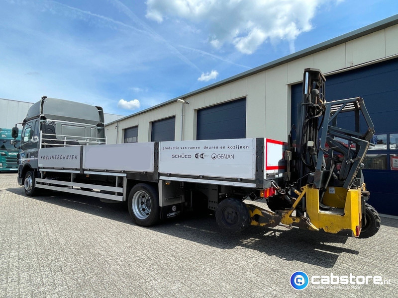 DAF CF 85 .360 4x2 Euro 5 - Open laadbak - Bouwjaar 2012 - Kooi-aap meeneemheftruck - Dropside/ Flatbed truck: picture 3 DAF CF 85 .360 4x2 Euro 5 - Open laadbak - Bouwjaar 2012 - Kooi-aap meeneemheftruck - Dropside/ Flatbed truck: picture 3