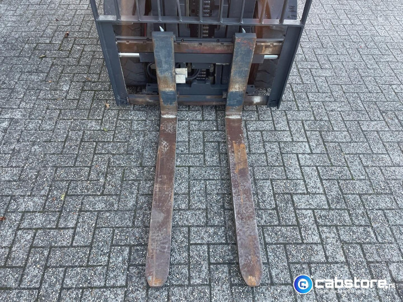 Linde H35D-02 Heftruck - Bouwjaar 2013 - Draaiuren 6892 - Diesel - Side Shift - Freelift - Doorrij hoogte 217 cm !! - Diesel forklift: picture 5 Linde H35D-02 Heftruck - Bouwjaar 2013 - Draaiuren 6892 - Diesel - Side Shift - Freelift - Doorrij hoogte 217 cm !! - Diesel forklift: picture 5