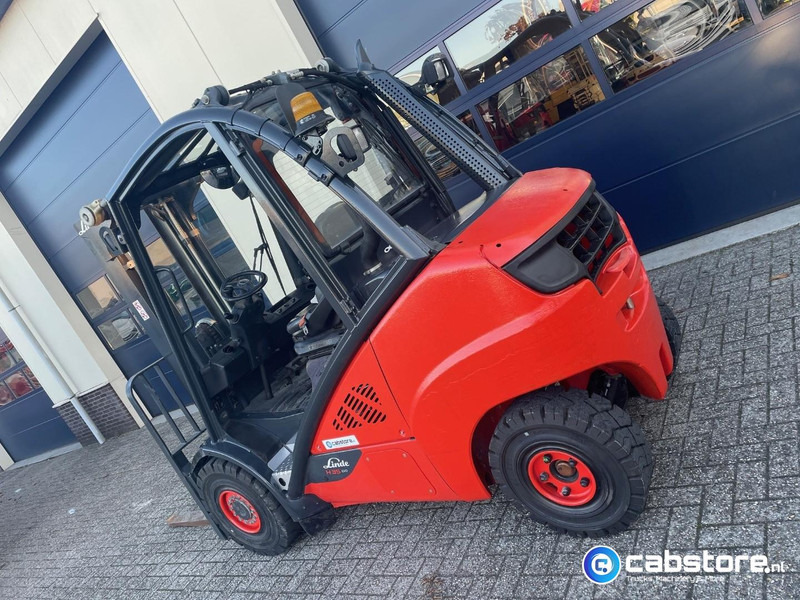 Linde H35D-02 Heftruck - Bouwjaar 2013 - Draaiuren 6892 - Diesel - Side Shift - Freelift - Doorrij hoogte 217 cm !! - Diesel forklift: picture 4 Linde H35D-02 Heftruck - Bouwjaar 2013 - Draaiuren 6892 - Diesel - Side Shift - Freelift - Doorrij hoogte 217 cm !! - Diesel forklift: picture 4