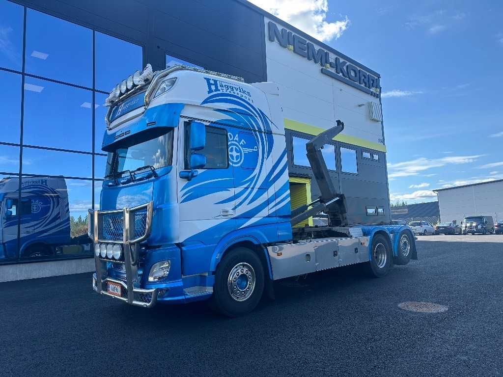 DAF XF 530 6x2*4 - Hook lift truck: picture 1 DAF XF 530 6x2*4 - Hook lift truck: picture 1