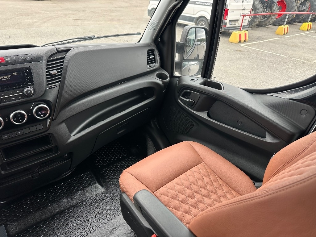 Panel van Iveco Daily 35S18A8 1+4hlö retkeilyauto: picture 14