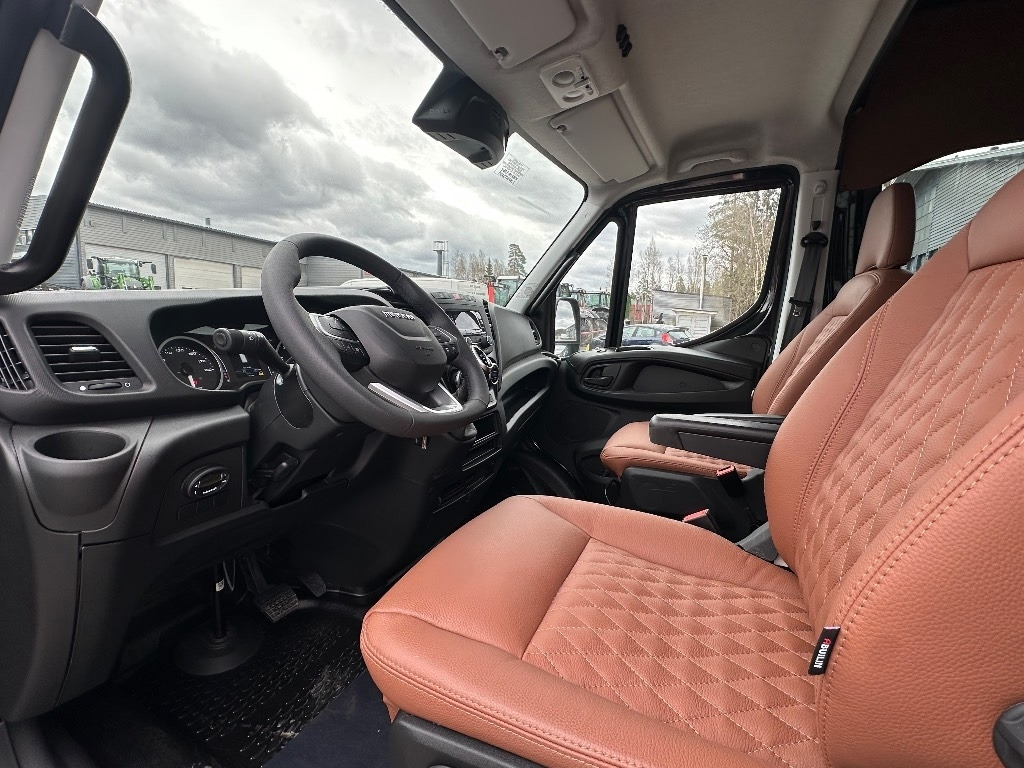 Panel van Iveco Daily 35S18A8 1+4hlö retkeilyauto: picture 18