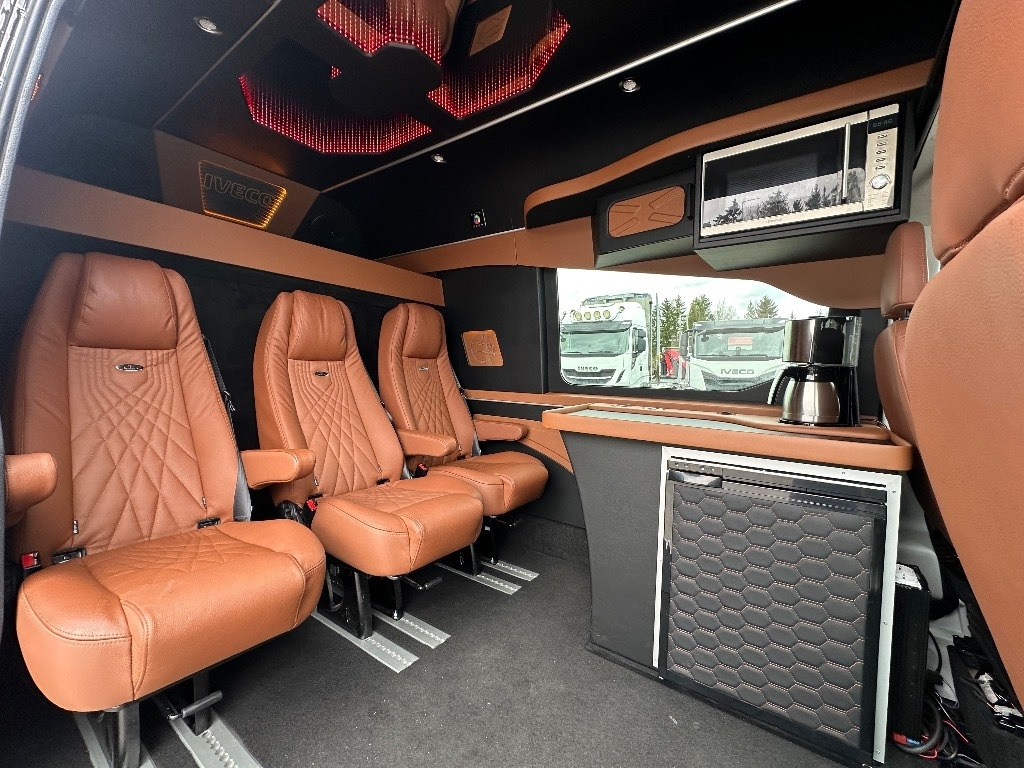 Panel van Iveco Daily 35S18A8 1+4hlö retkeilyauto: picture 10