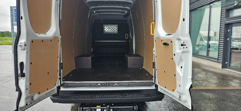 Iveco Daily 50C18A8V 16m3 - Panel van: picture 4 Iveco Daily 50C18A8V 16m3 - Panel van: picture 4