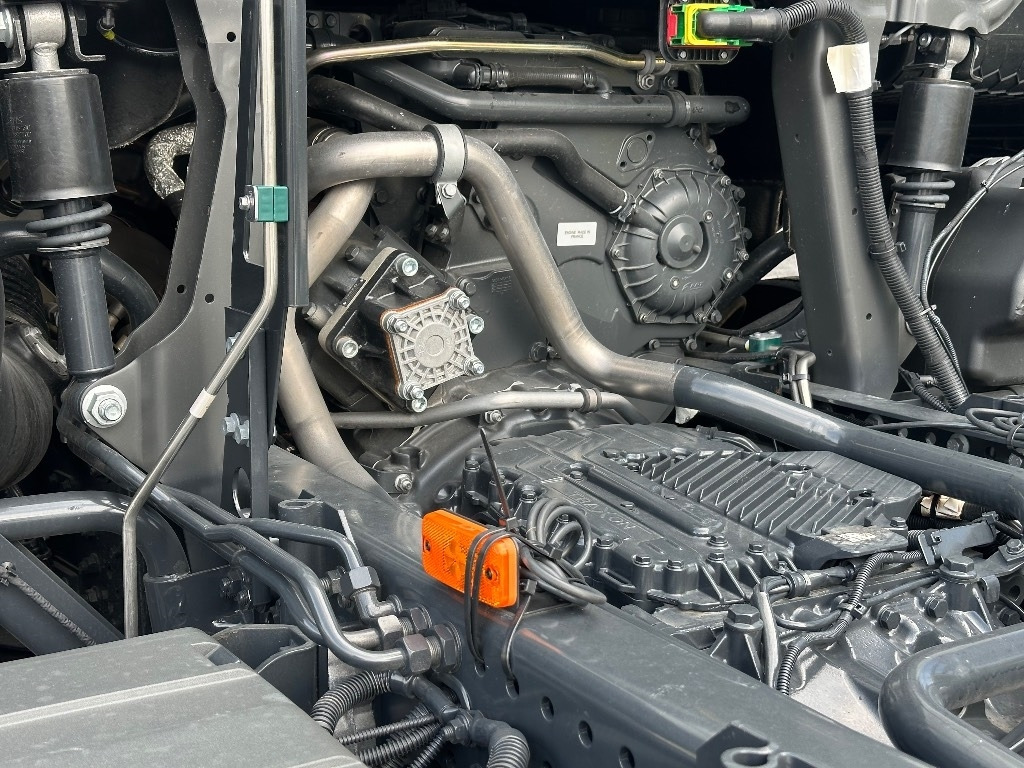 Cab chassis truck Iveco S-Way AS26S50 NP 2xLNG 6x2*4: picture 9 Cab chassis truck Iveco S-Way AS26S50 NP 2xLNG 6x2*4: picture 9