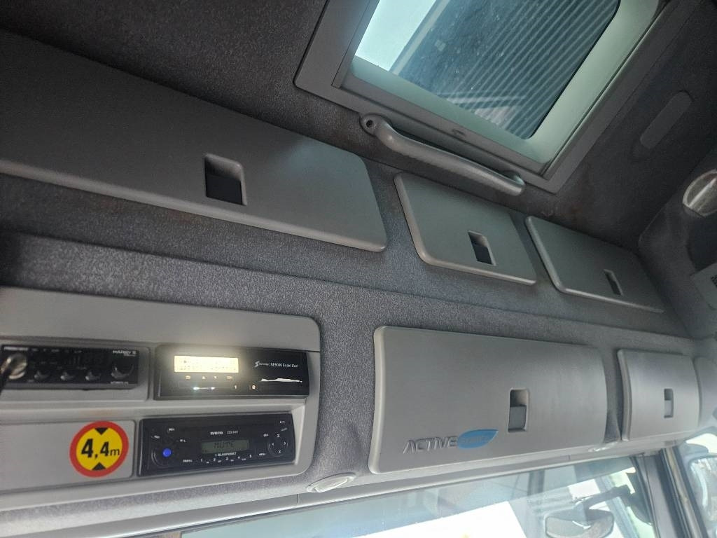 Box truck Iveco Stralis 6x2: picture 17
