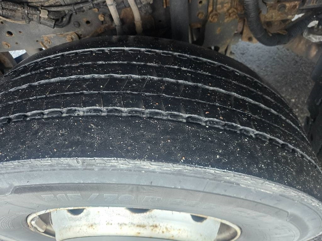 Box truck Iveco Stralis 6x2: picture 9