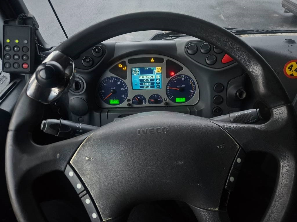 Box truck Iveco Stralis 6x2: picture 15