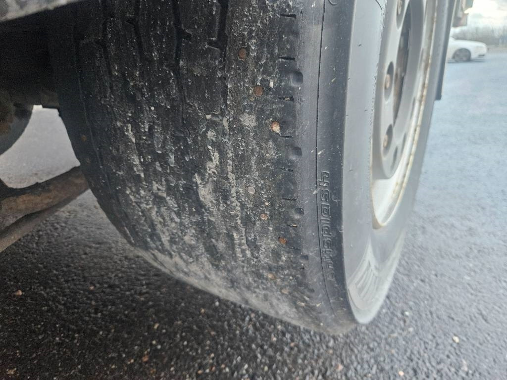 Box truck Iveco Stralis 6x2: picture 11