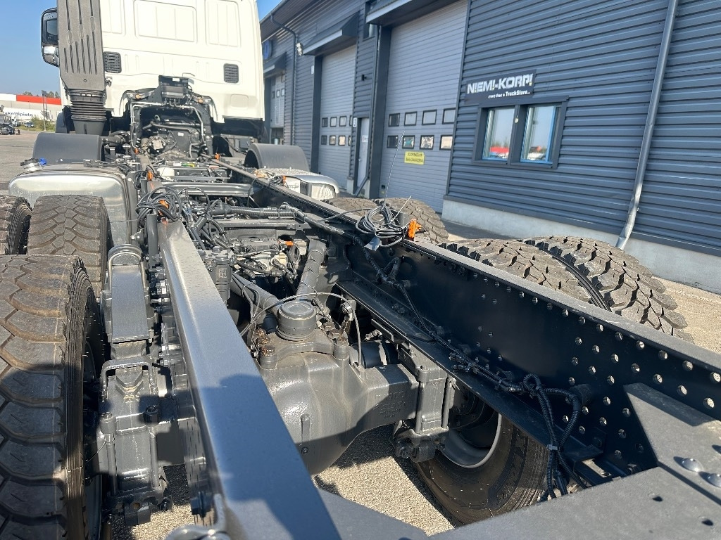 Cab chassis truck Iveco T-Way 410T510 8x4: picture 8