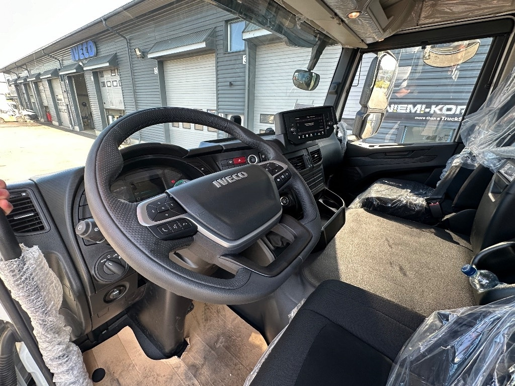 Cab chassis truck Iveco T-Way 410T510 8x4: picture 16