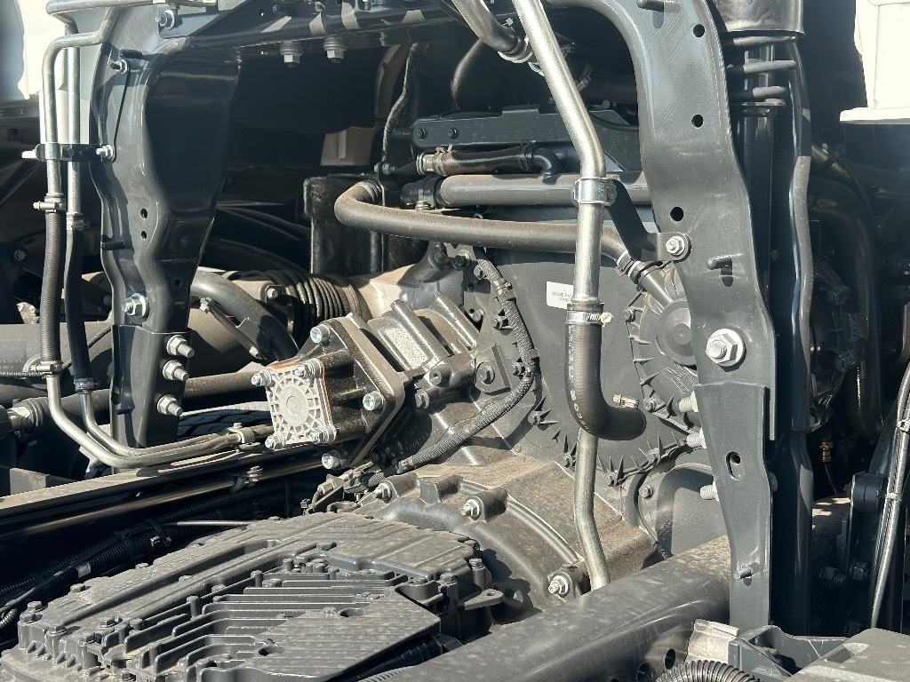 Cab chassis truck Iveco T-Way 410T510 8x4: picture 10