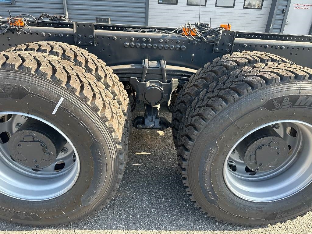 Cab chassis truck Iveco T-Way 410T510 8x4: picture 7