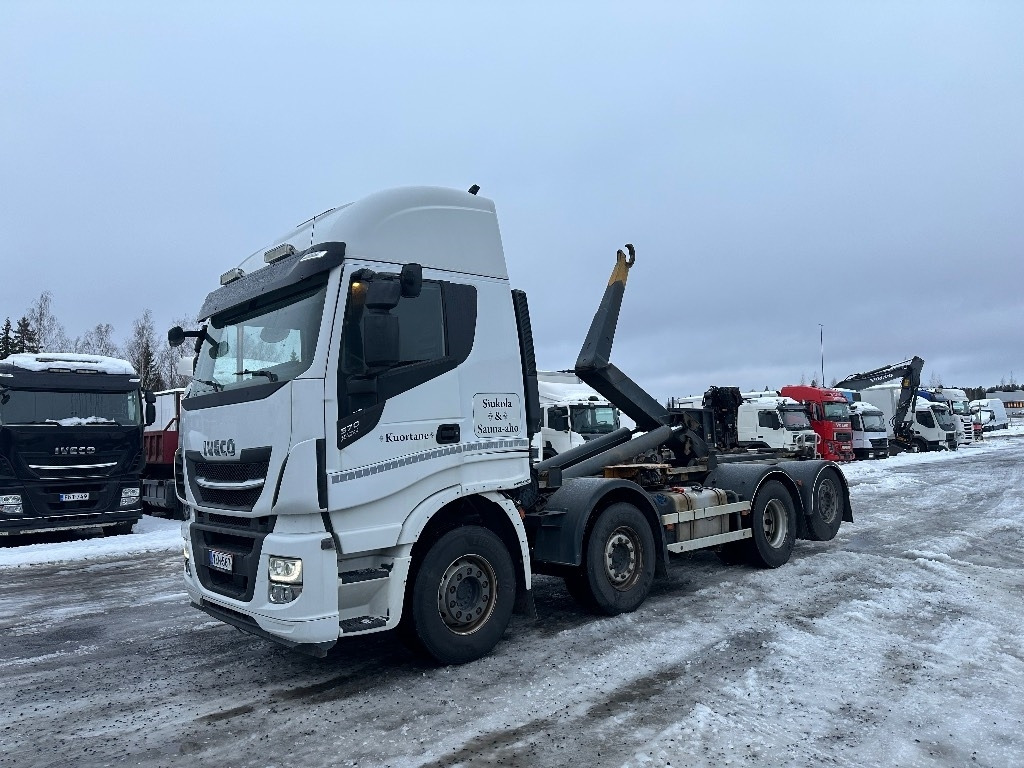 Iveco X-Way 560 8x2 - Hook lift truck: picture 1 Iveco X-Way 560 8x2 - Hook lift truck: picture 1