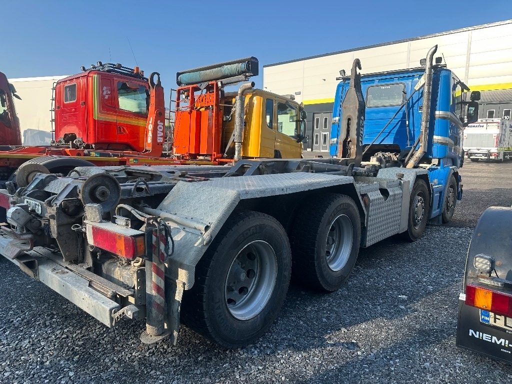 Scania R420 8X4/4 - Hook lift truck: picture 3 Scania R420 8X4/4 - Hook lift truck: picture 3