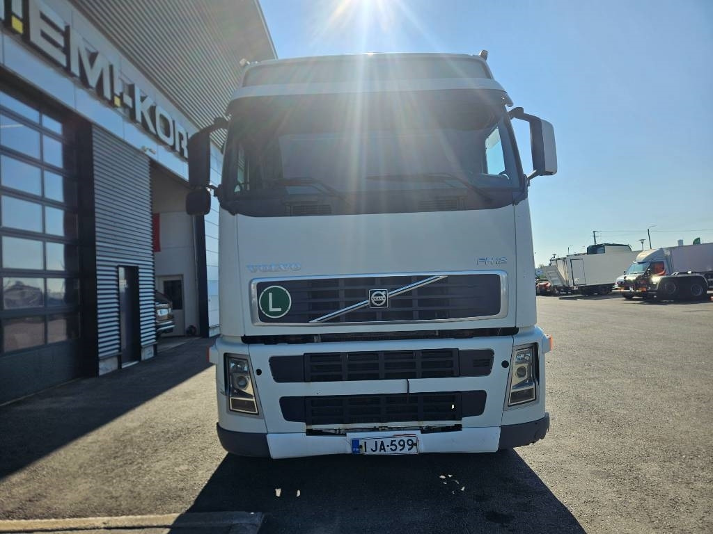 Volvo FH12 460 - Hook lift truck: picture 2 Volvo FH12 460 - Hook lift truck: picture 2