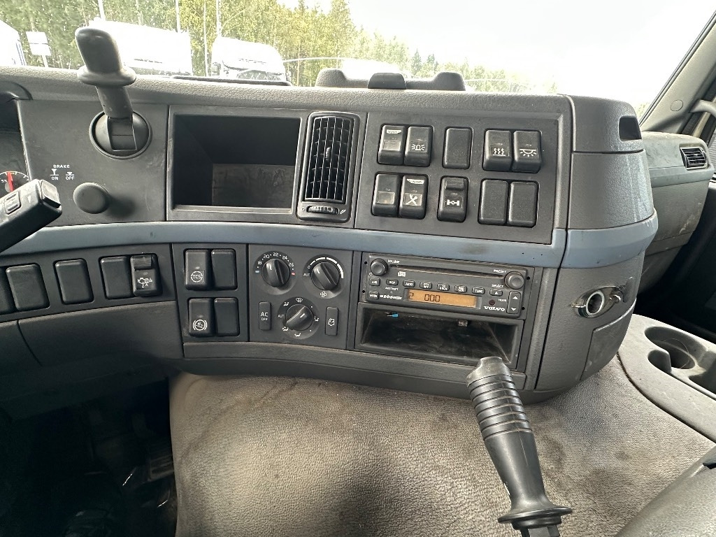 Skip loader truck Volvo FM9 4x2 vaijerilaitteilla: picture 11