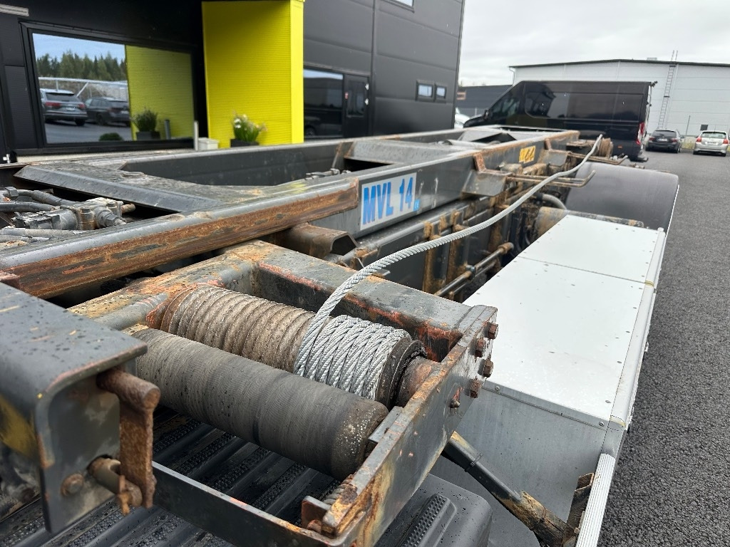 Skip loader truck Volvo FM9 4x2 vaijerilaitteilla: picture 6