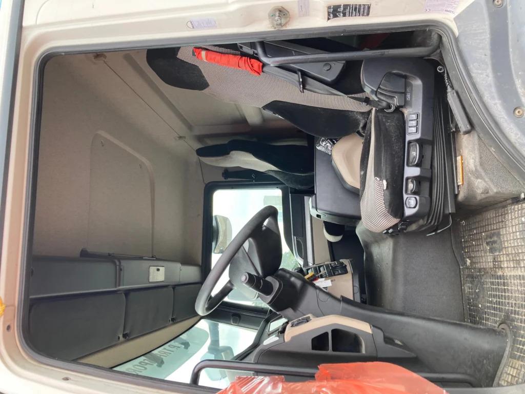 Curtainsider truck MAN TGM 26.290 6X2/4: picture 10