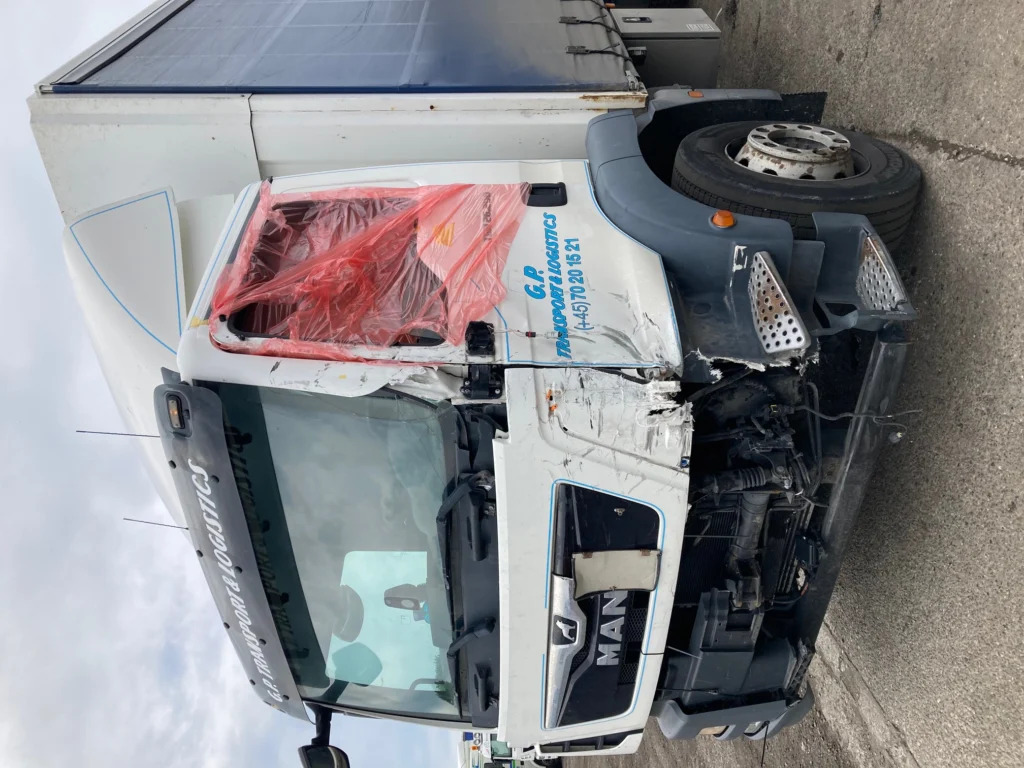 Curtainsider truck MAN TGM 26.290 6X2/4: picture 9