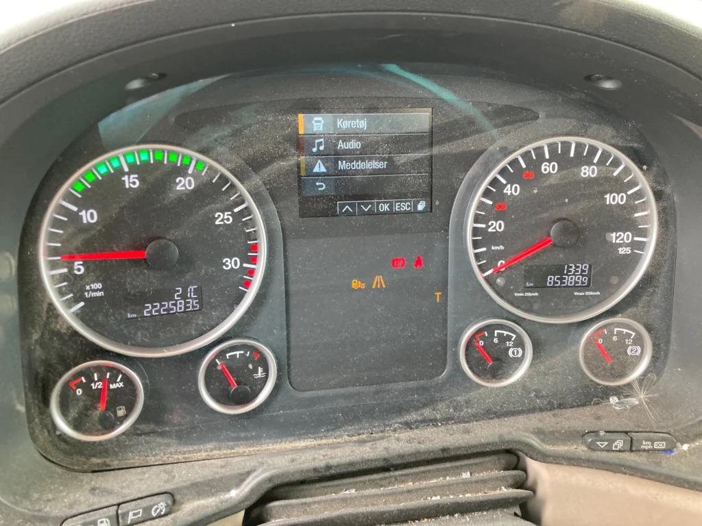 Curtainsider truck MAN TGM 26.290 6X2/4: picture 11