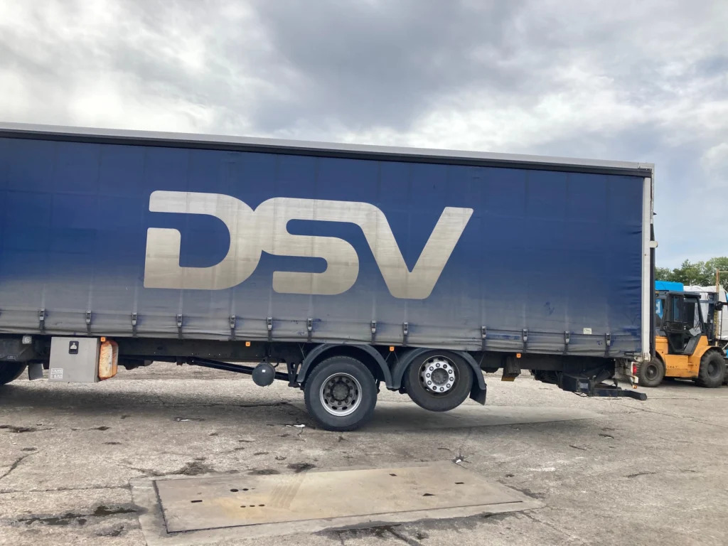 Curtainsider truck MAN TGM 26.290 6X2/4: picture 6