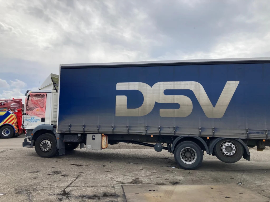 Curtainsider truck MAN TGM 26.290 6X2/4: picture 7