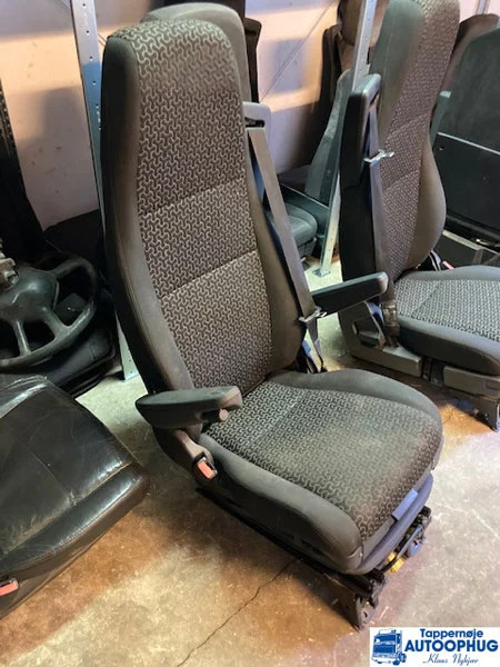 Scania 2421529 LH sæde - Cab and interior for Truck: picture 1 Scania 2421529 LH sæde - Cab and interior for Truck: picture 1