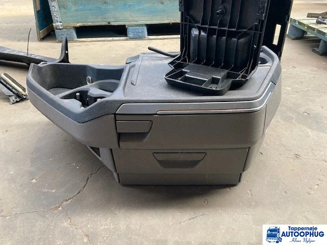 Scania Midterkonsol – Scania 2901429 - Cab and interior for Truck: picture 1 Scania Midterkonsol – Scania 2901429 - Cab and interior for Truck: picture 1