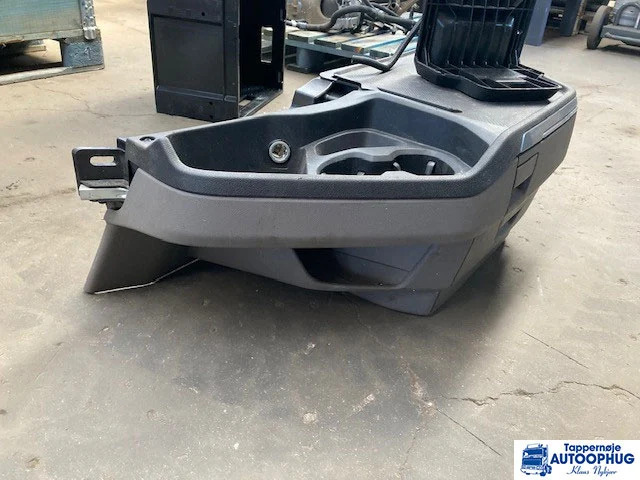 Scania Midterkonsol – Scania 2901429 - Cab and interior for Truck: picture 3 Scania Midterkonsol – Scania 2901429 - Cab and interior for Truck: picture 3