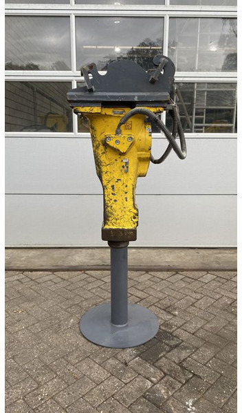 Epiroc SB452 - Hydraulic hammer for Construction machinery: picture 2 Epiroc SB452 - Hydraulic hammer for Construction machinery: picture 2