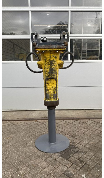Epiroc SB452 - Hydraulic hammer for Construction machinery: picture 1 Epiroc SB452 - Hydraulic hammer for Construction machinery: picture 1